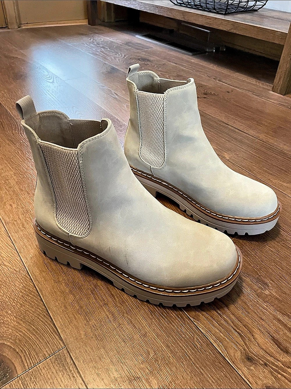 Chelsea Ankle Boots in Cream